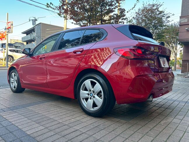 鮮やかな赤色、目立つ傷もなく綺麗な状態です！